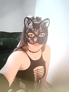 Discover our girls online shows and discover the company of countless livestreamers, with stunning shapes, sex toys and more.