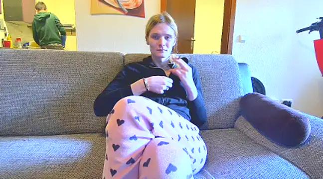 kitty-emz from StripChat