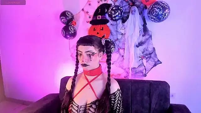 Discover our girls online shows and discover the company of countless livestreamers, with stunning shapes, sex toys and more.