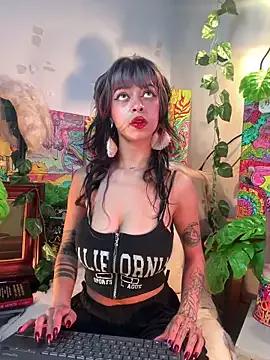 Discover our girls online shows and discover the company of countless livestreamers, with stunning shapes, sex toys and more.