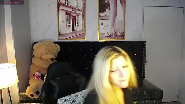Kitty_fox_b from StripChat