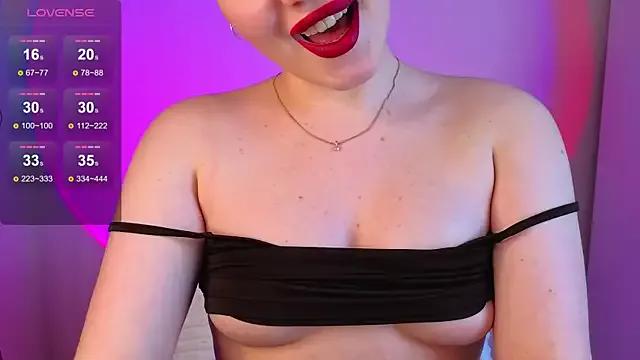kitty_holly from StripChat is Freechat