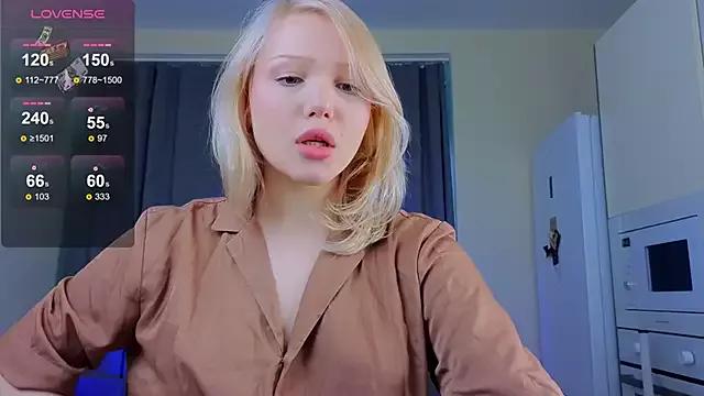 kitty_holly from StripChat