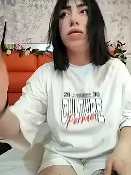 Discover our girls online shows and discover the company of countless livestreamers, with stunning shapes, sex toys and more.
