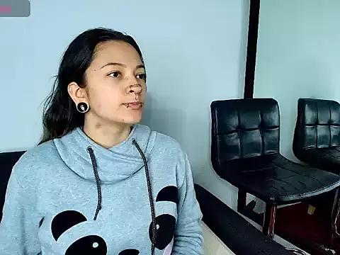 Kitty_ravee from StripChat