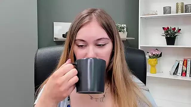 kitty_valeria from StripChat