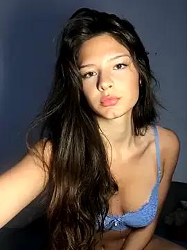 Discover our girls online shows and discover the company of countless livestreamers, with stunning shapes, sex toys and more.