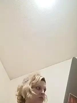 KITTYBOOBOOFUXX from StripChat is Freechat