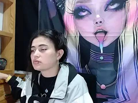 Discover our girls online shows and discover the company of countless livestreamers, with stunning shapes, sex toys and more.