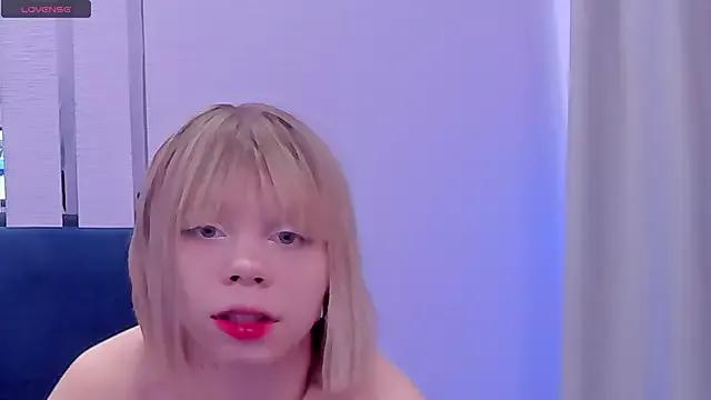 Discover our girls online shows and discover the company of countless livestreamers, with stunning shapes, sex toys and more.