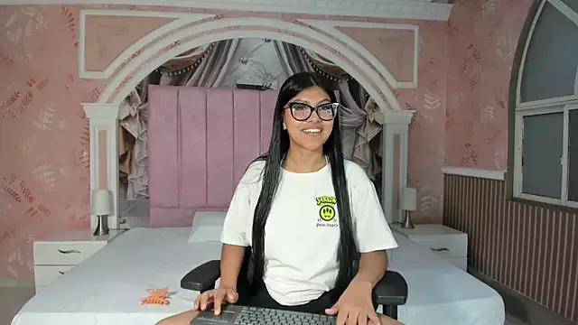 Kittyhanna_ from StripChat is Freechat