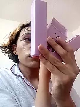 Discover our girls online shows and discover the company of countless livestreamers, with stunning shapes, sex toys and more.