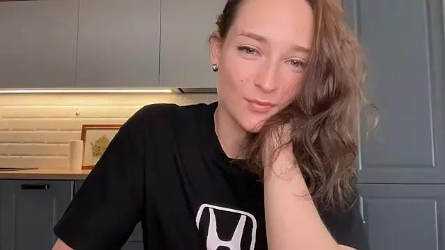 Discover our girls online shows and discover the company of countless livestreamers, with stunning shapes, sex toys and more.
