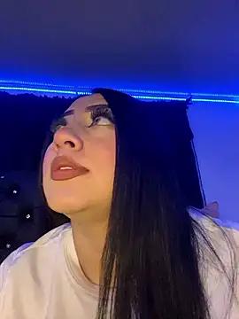Discover our girls online shows and discover the company of countless livestreamers, with stunning shapes, sex toys and more.
