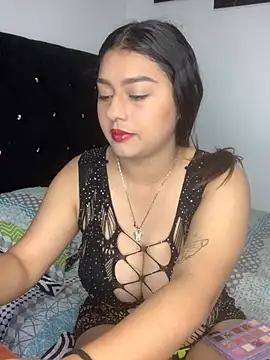 Discover our girls online shows and discover the company of countless livestreamers, with stunning shapes, sex toys and more.