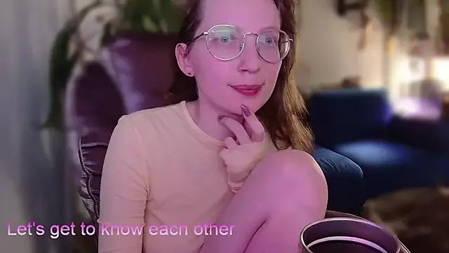 Discover our girls online shows and discover the company of countless livestreamers, with stunning shapes, sex toys and more.