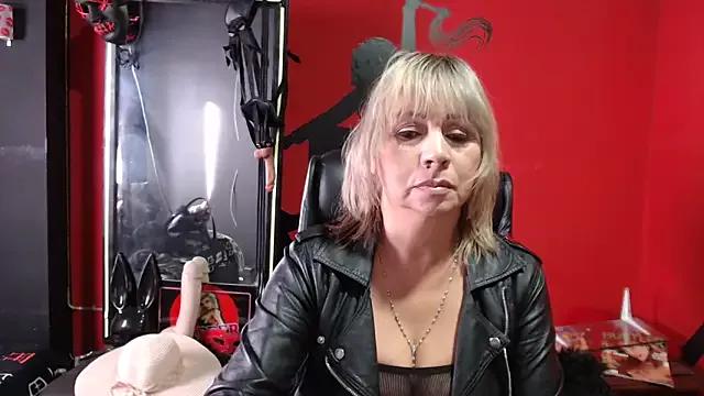 KLOE_PIELL webcams show profile image 