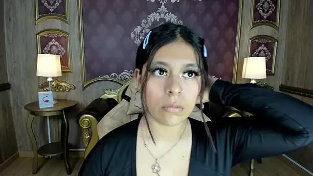 Discover our girls online shows and discover the company of countless livestreamers, with stunning shapes, sex toys and more.