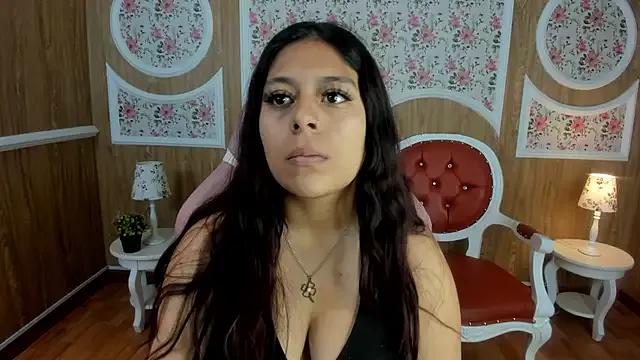 Discover our girls online shows and discover the company of countless livestreamers, with stunning shapes, sex toys and more.