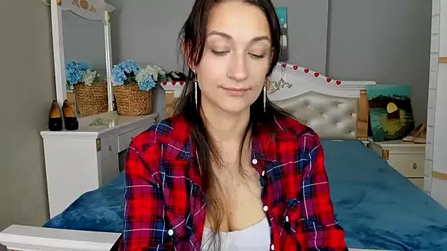 Discover our girls online shows and discover the company of countless livestreamers, with stunning shapes, sex toys and more.