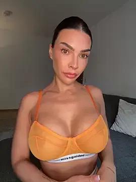 Krissiswrld- webcams show profile image 