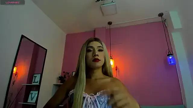 KristallSwan from StripChat is Freechat