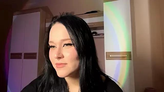 Discover our girls online shows and discover the company of countless livestreamers, with stunning shapes, sex toys and more.