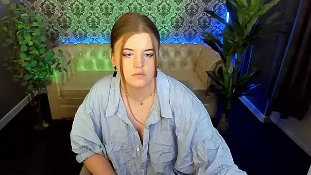 Discover our girls online shows and discover the company of countless livestreamers, with stunning shapes, sex toys and more.
