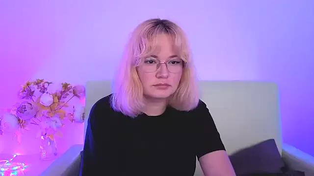 Kristina_Shine from StripChat is Freechat