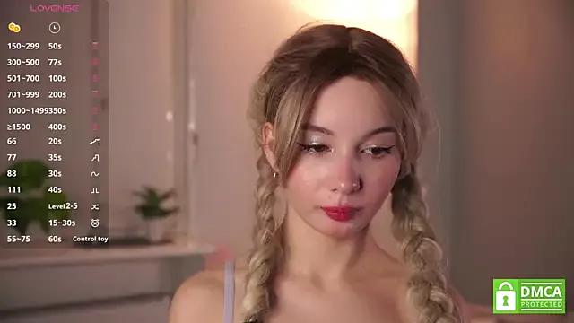 Discover our girls online shows and discover the company of countless livestreamers, with stunning shapes, sex toys and more.