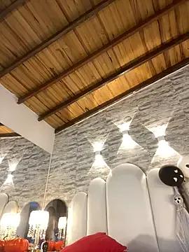 Discover our girls online shows and discover the company of countless livestreamers, with stunning shapes, sex toys and more.