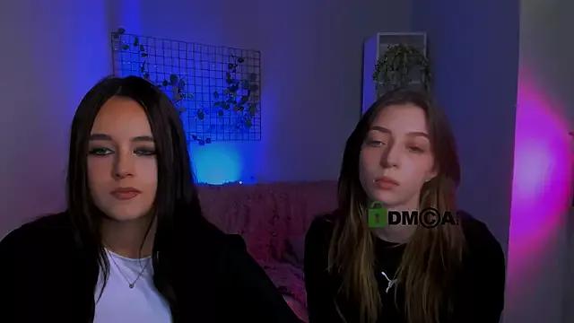Discover our girls online shows and discover the company of countless livestreamers, with stunning shapes, sex toys and more.
