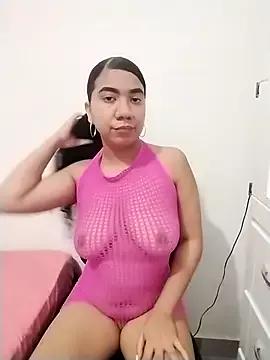Discover our girls online shows and discover the company of countless livestreamers, with stunning shapes, sex toys and more.