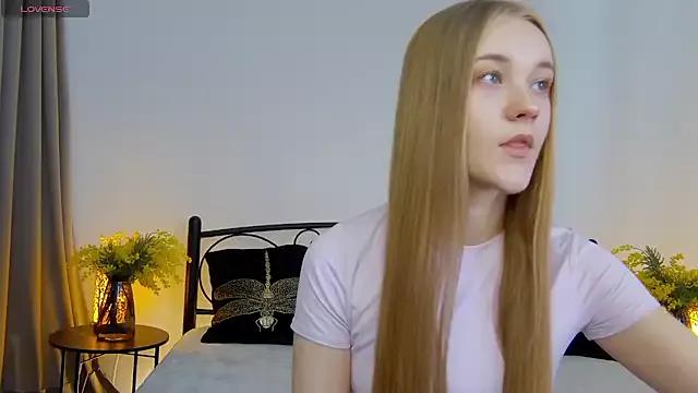 Discover our girls online shows and discover the company of countless livestreamers, with stunning shapes, sex toys and more.