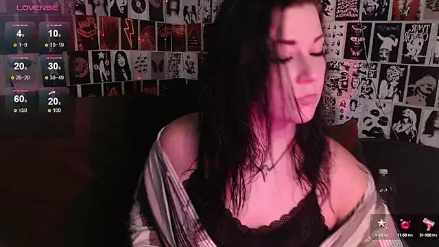 Discover our girls online shows and discover the company of countless livestreamers, with stunning shapes, sex toys and more.