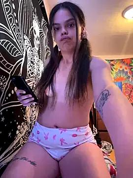 Discover our girls online shows and discover the company of countless livestreamers, with stunning shapes, sex toys and more.