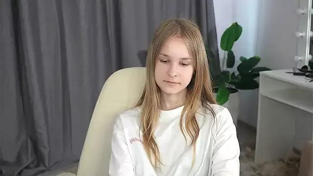 Discover our girls online shows and discover the company of countless livestreamers, with stunning shapes, sex toys and more.