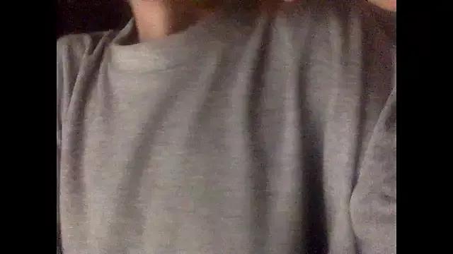 KyleeSilkk from StripChat is Freechat