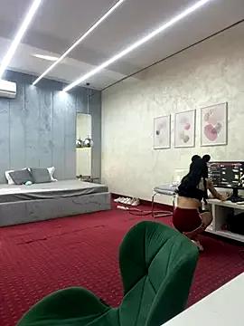 Discover our girls online shows and discover the company of countless livestreamers, with stunning shapes, sex toys and more.