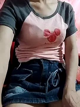 Discover our girls online shows and discover the company of countless livestreamers, with stunning shapes, sex toys and more.