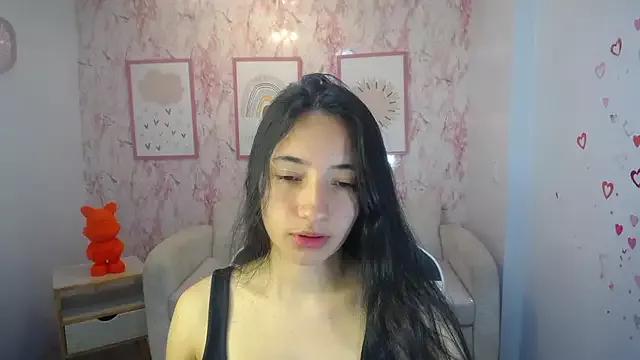 Discover our girls online shows and discover the company of countless livestreamers, with stunning shapes, sex toys and more.
