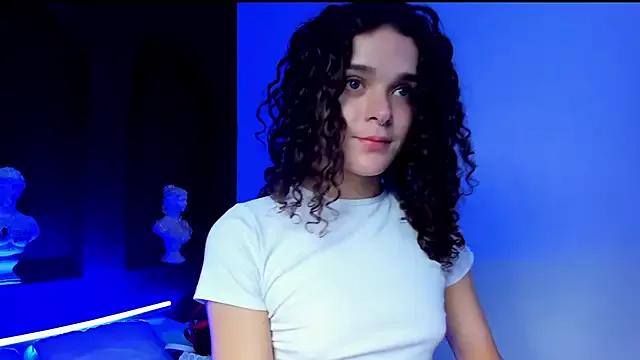 Discover our girls online shows and discover the company of countless livestreamers, with stunning shapes, sex toys and more.