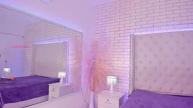 kylie_wilsson from StripChat is Freechat
