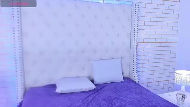 kylie_wilsson from StripChat is Freechat