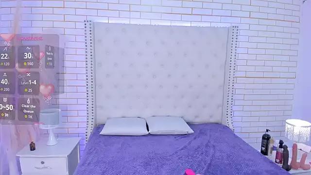 kylie_wilsson from StripChat is Freechat