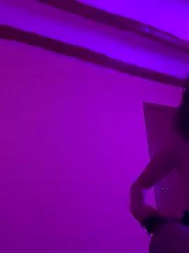 Discover our girls online shows and discover the company of countless livestreamers, with stunning shapes, sex toys and more.