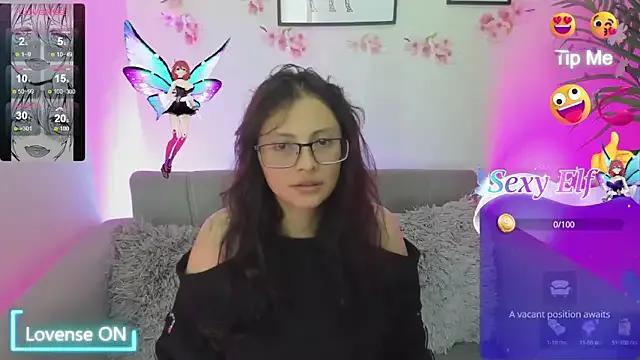 Discover our girls online shows and discover the company of countless livestreamers, with stunning shapes, sex toys and more.