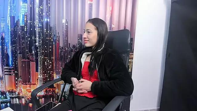 Kyraleenn from StripChat is Freechat