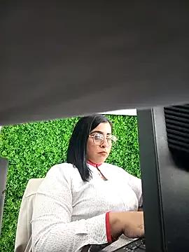 L_ucero webcams show profile image 