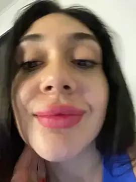 Discover our girls online shows and discover the company of countless livestreamers, with stunning shapes, sex toys and more.